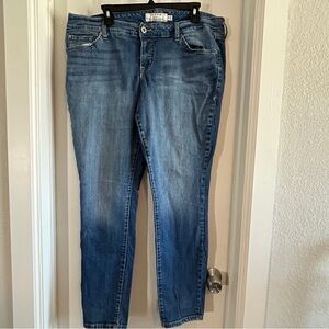 Torrid Women's Blue Skinny Jeans Size 16